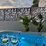 La Vie Est Belle Luxury With Jacuzzi 1 * Pounda