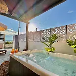La Vie Est Belle Luxury With Jacuzzi 1 Apartament *