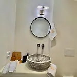 La Vie Est Belle Luxury With Jacuzzi 1 Pounda