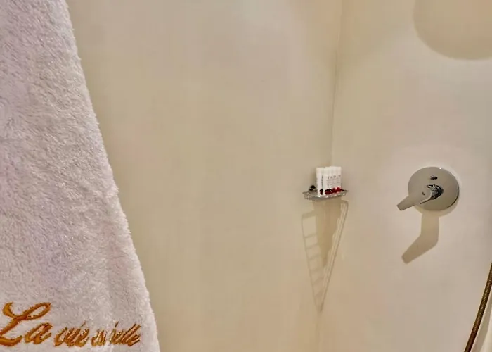 La Vie Est Belle Luxury With Jacuzzi 1 Pounda