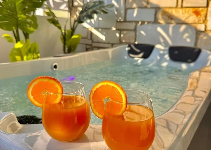 La Vie Est Belle Luxury With Jacuzzi 1 Pounda