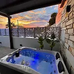 La Vie Est Belle Luxury With Jacuzzi 1 *