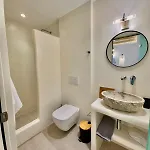 La Vie Est Belle Luxury With Jacuzzi 1 דירה