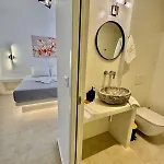 La Vie Est Belle Luxury With Jacuzzi 1 *