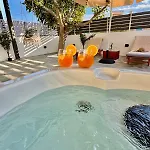 דירה La Vie Est Belle Luxury With Jacuzzi 1 *