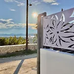 דירה La Vie Est Belle Luxury With Jacuzzi 1