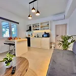 La Vie Est Belle Luxury With Jacuzzi 1 דירה