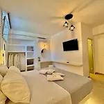 La Vie Est Belle Luxury With Jacuzzi 1 *
