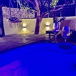 דירה La Vie Est Belle Luxury With Jacuzzi 1