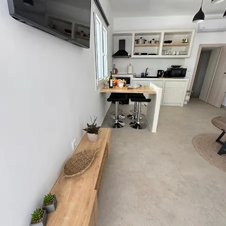 La Vie Est Belle Luxury With Jacuzzi 1 Apartment *