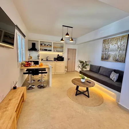 La Vie Est Belle Luxury With Jacuzzi 1