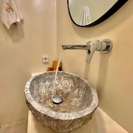 La Vie Est Belle Luxury With Jacuzzi 1 *