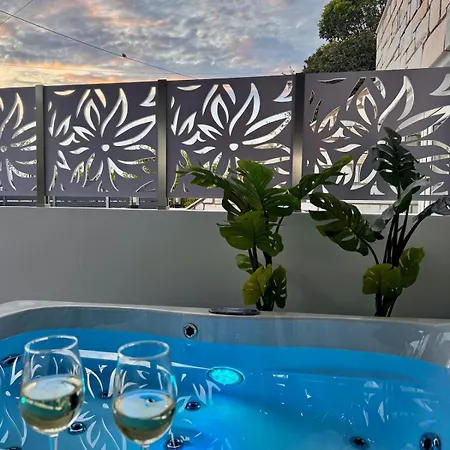 La Vie Est Belle Luxury With Jacuzzi 1 * Pounda