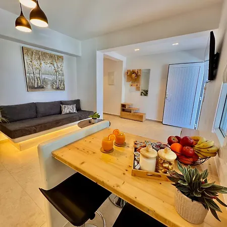 La Vie Est Belle Luxury With Jacuzzi 1