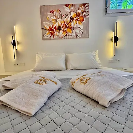 La Vie Est Belle Luxury With Jacuzzi 1 *