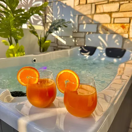 La Vie Est Belle Luxury With Jacuzzi 1 Pounda