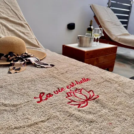 Apartamento La Vie Est Belle Luxury With Jacuzzi 1 *