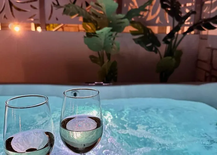 La Vie Est Belle Luxury With Jacuzzi 1 Pounda