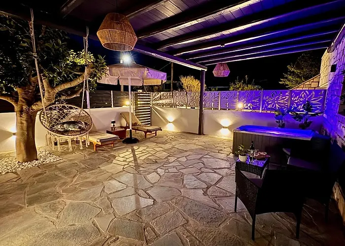 La Vie Est Belle Luxury With Jacuzzi 1 Pounda